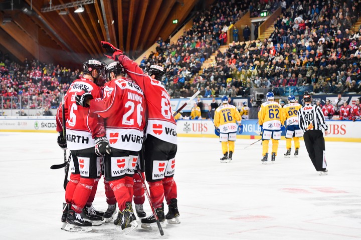 Spenglerov pohár: Kanada s Versteegom priamo do semifinále. Třinec vyzve ruskú Ufu